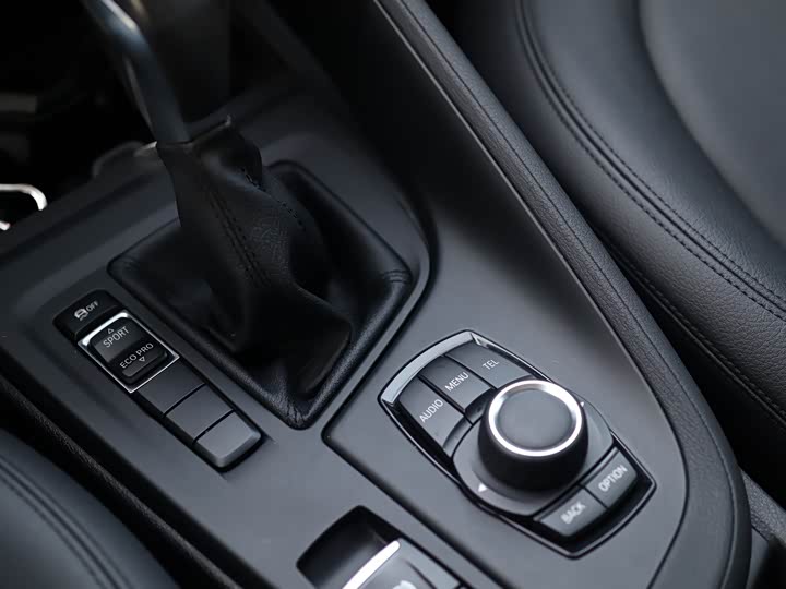 BMW X1 2016 s Drive 18 Li — фото 13