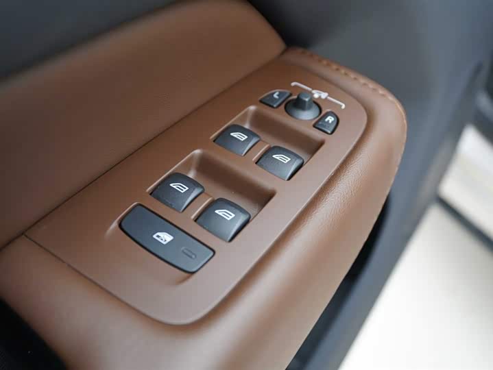 Volvo XC60 Hybrid 2024 T 8 PHEV 4 WD — фото 11