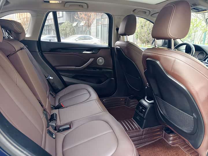 BMW X1 2021 s Drive 25 Li Leading — фото 14