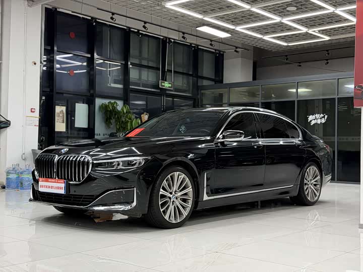 BMW 7-Series 2019 740 Li Leading
