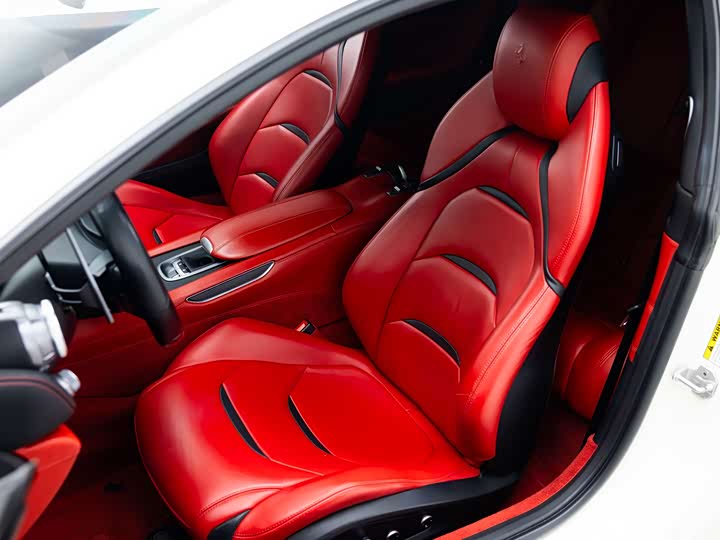 Ferrari GTC4 Lusso 2017 3.9 T V 8 — фото 12