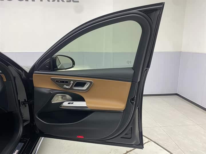 Mercedes-Benz E-Class 2024 E 300 L Luxury — фото 29