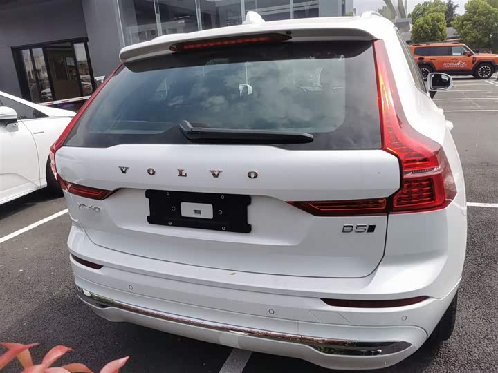 Volvo XC60 2025 B 5 4 WD — фото 6