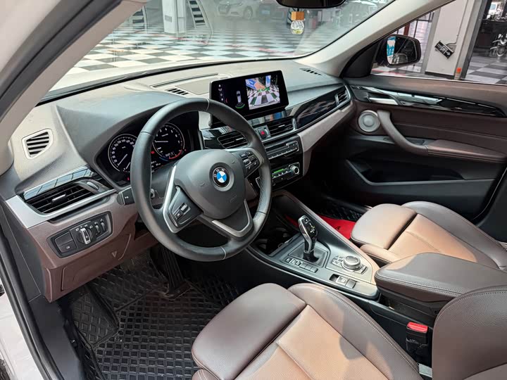 BMW X1 sDrive20Li стиль — фото 4