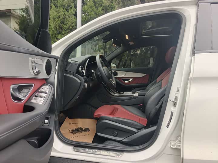 Mercedes-Benz GLC 2022 GLC 260 4 MATIC SUV — фото 4
