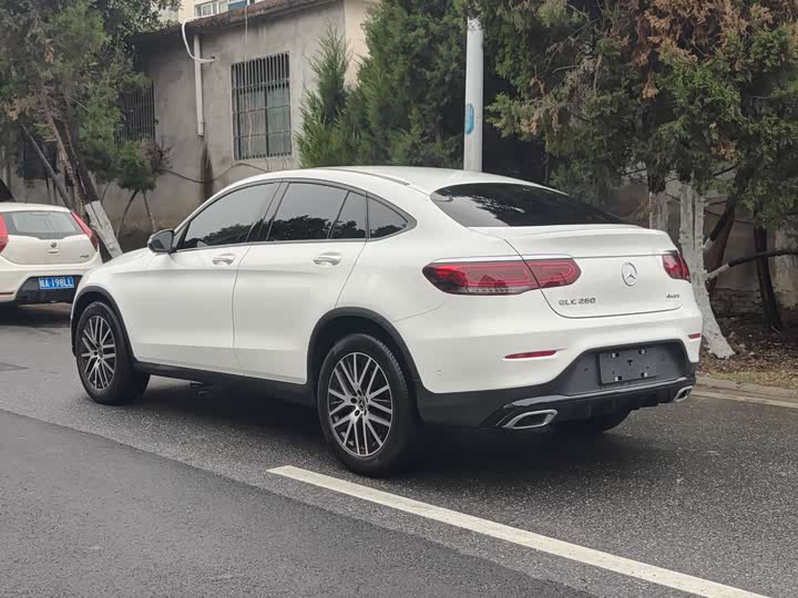 Mercedes-Benz GLC 2022 GLC 260 4 MATIC SUV — фото 3