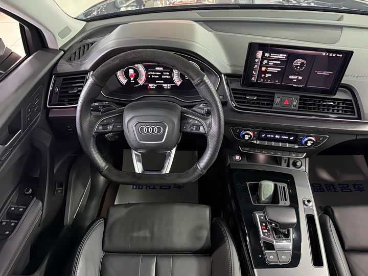 Audi Q5L 2022 45 T — фото 11