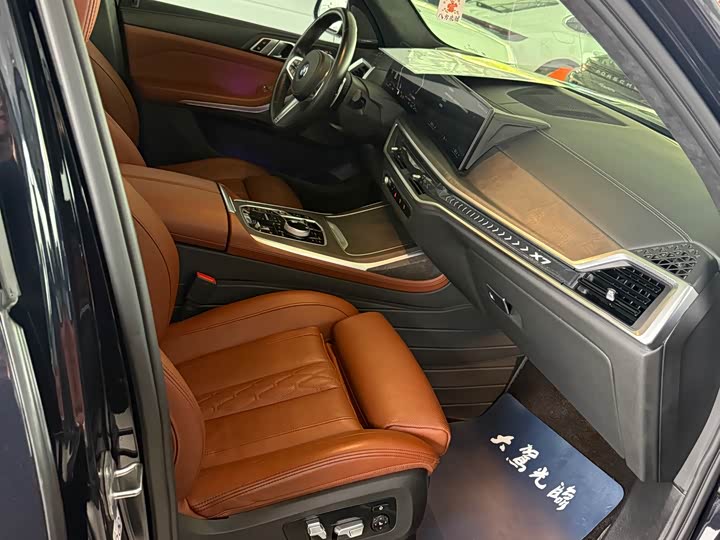BMW X7 2023 x Drive 40i M — фото 13