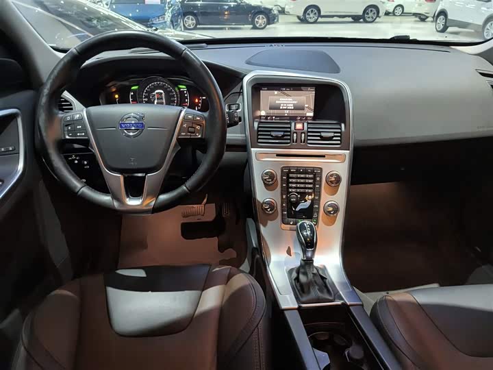 Volvo XC60 2017 T 5 AWD — фото 10