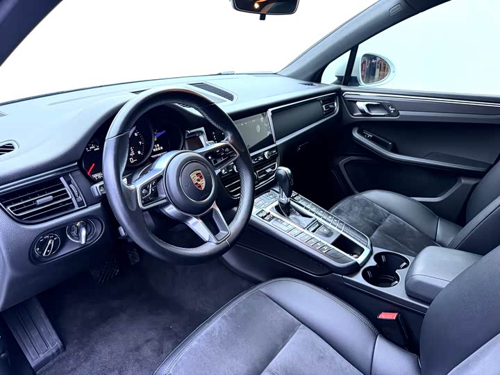 Porsche Macan 2020 Macan 2.0 T — фото 12
