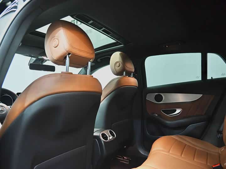Mercedes-Benz GLC 2023 GLC 260 4 MATIC SUV — фото 9
