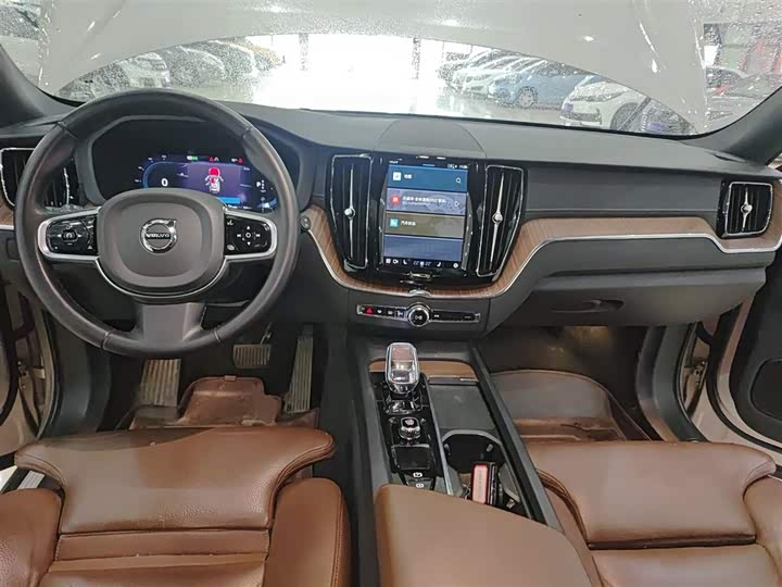 Volvo XC60 2023 B 5 4 WD — фото 10