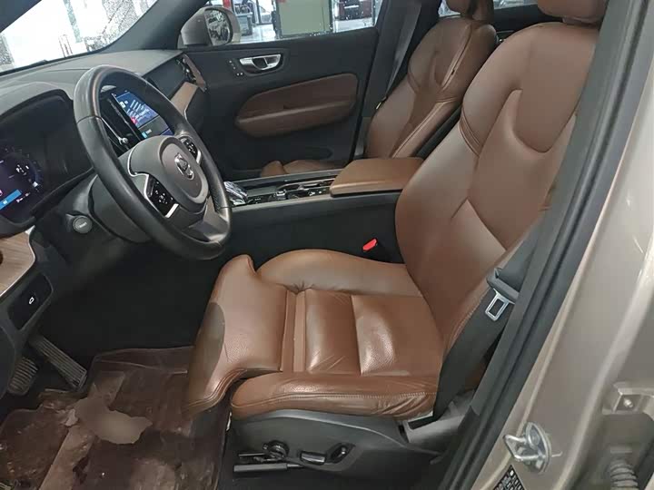 Volvo XC60 2023 B 5 4 WD — фото 15