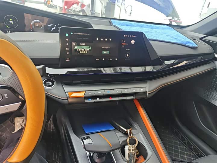 Changan UNI-V 2022 1.5 T Premium — фото 6