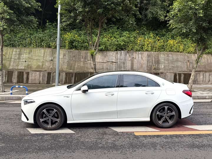Mercedes-Benz A-Class 2023 A 200 L — фото 14