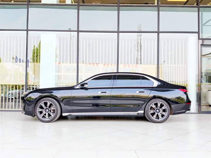 BMW 7-Series 2023 735 Li — фото 5