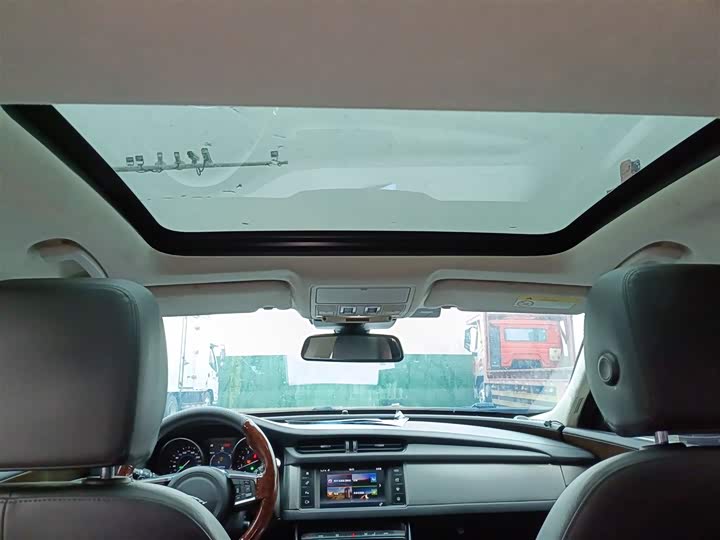 Jaguar XFL 2018 XFL 2.0 T 200 PS — фото 18
