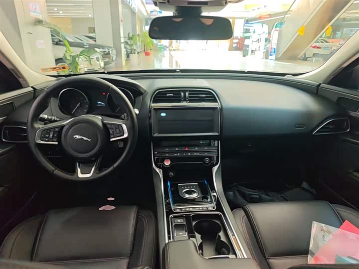 Jaguar XEL 2019 2.0 T 200 PS — фото 10