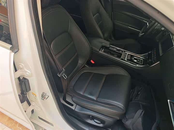 Jaguar XEL 2019 2.0 T 200 PS — фото 25