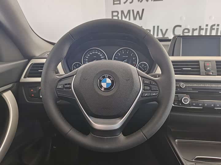 BMW 3-Series 2016 320i — фото 10