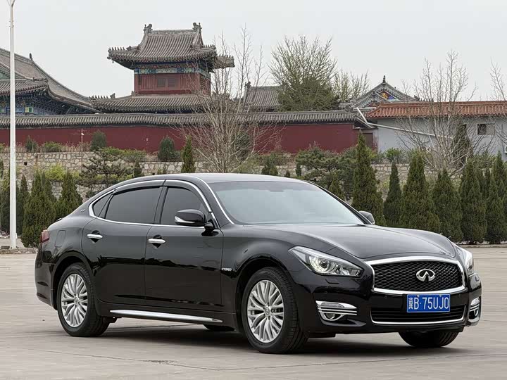 Infiniti Q70 2015 Q 70 L 3.5 L Hybrid — фото 3