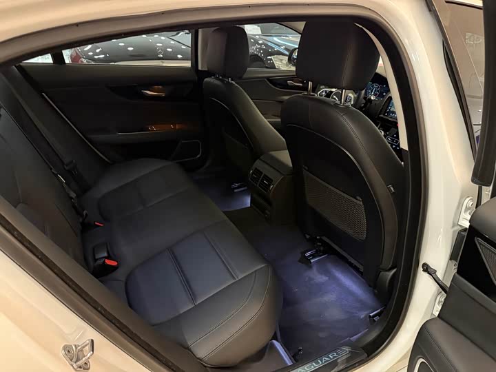 Jaguar XEL 2020 2.0 T 200 PS R-DYNAMIC — фото 12