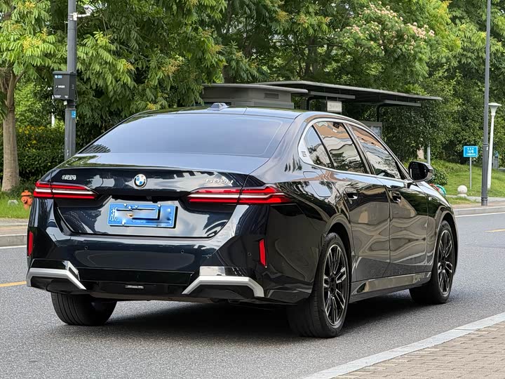 BMW 5-Series 2025 530 Li Leading M — фото 15