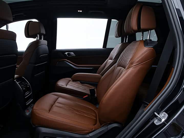 BMW X7 2021 x Drive 40i M — фото 14