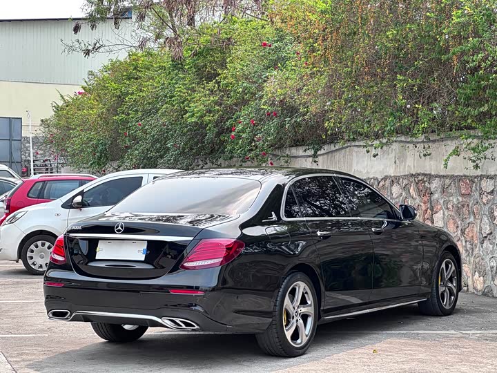 Mercedes-Benz E-Class 2018 E 300 L — фото 6