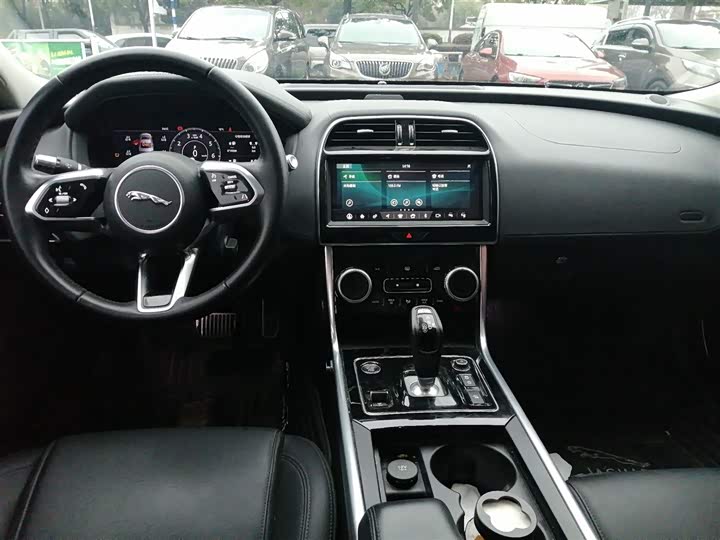 Jaguar XEL 2020 2.0 T 250 PS SE — фото 6