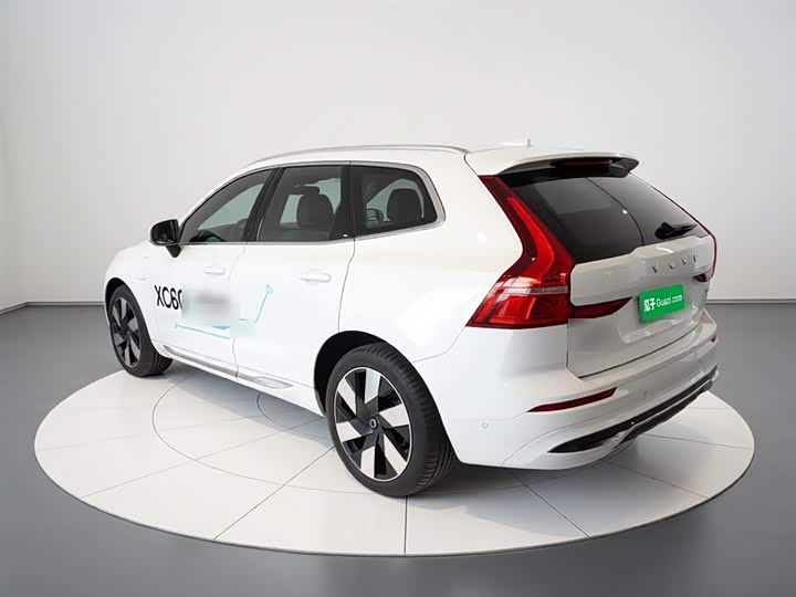 Volvo XC60 Hybrid 2025 Hybrid 4 WD — фото 5
