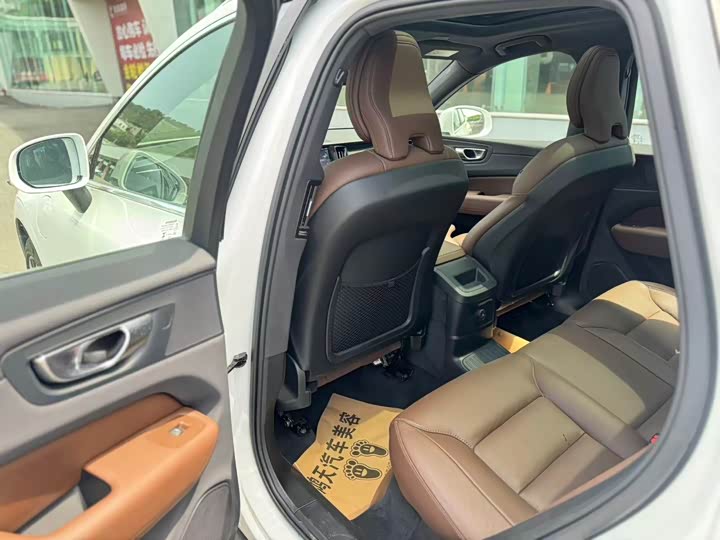 Volvo XC60 Hybrid 2025 Hybrid 4 WD — фото 7