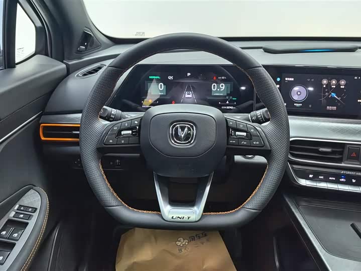 Changan UNI-T 2022 1.5 T Premium — фото 15