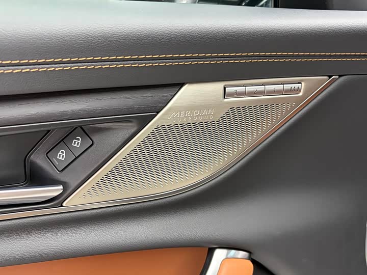 Jaguar XFL 2024 2.0 T P 300 4 WD — фото 13
