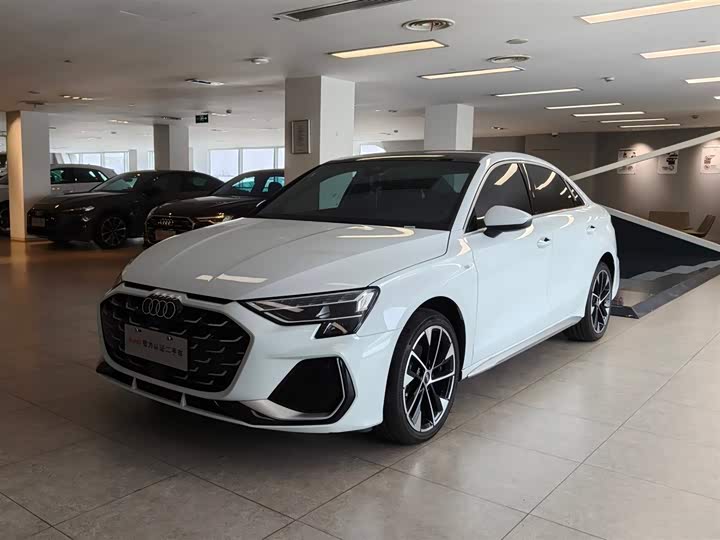 Audi A3 2026 A 3 L Limousine 35 TFSI — фото 1