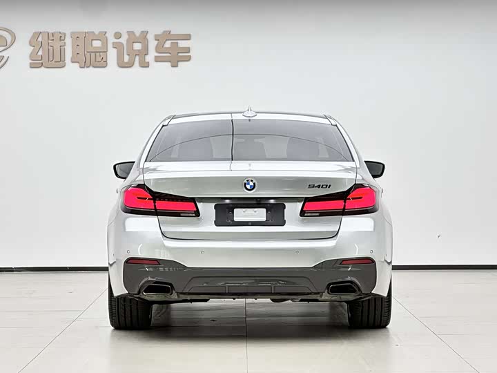 BMW 5 Series — фото 17