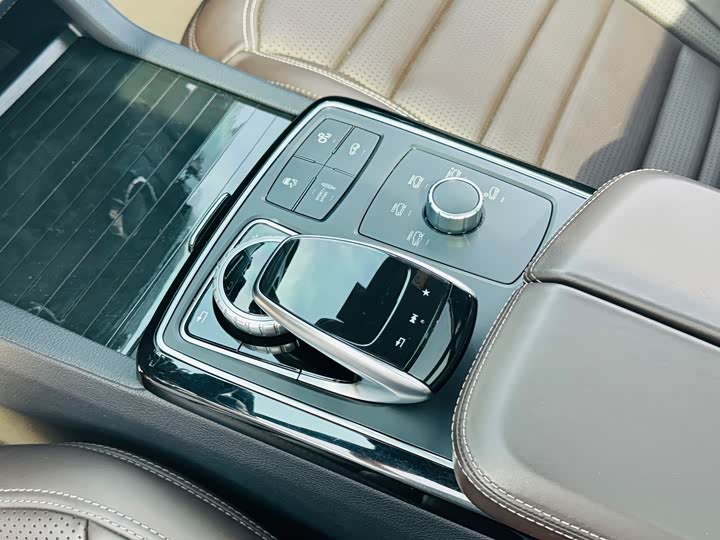 Mercedes-Benz GLS 2016 AMG GLS 63 4 MATIC — фото 17