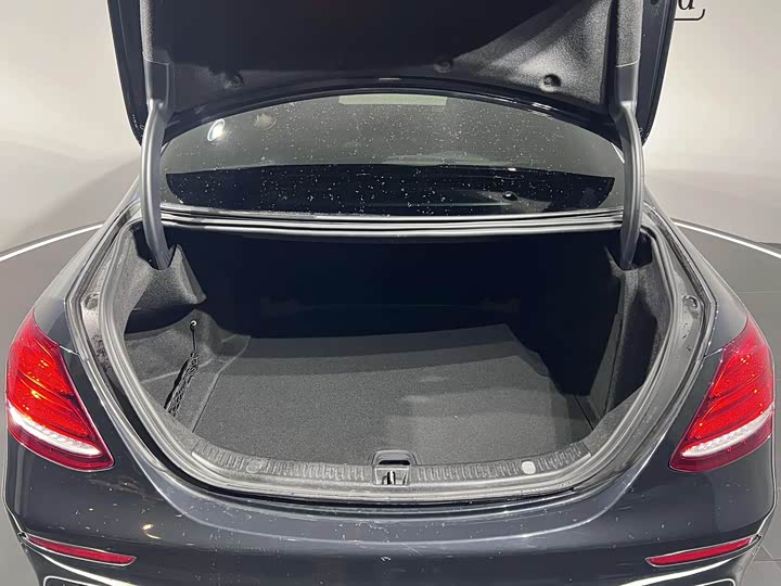 Mercedes-Benz E-Class 2019 E 300 L — фото 15