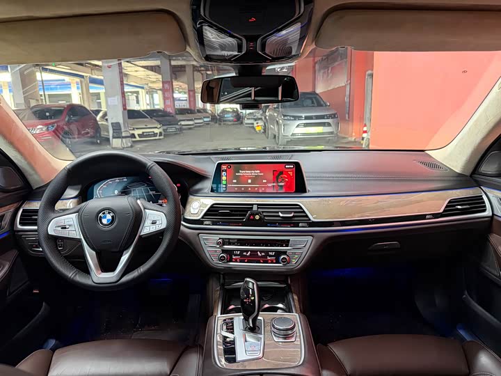 BMW 7 Series 740Li продвинутая люкс-пакет — фото 8