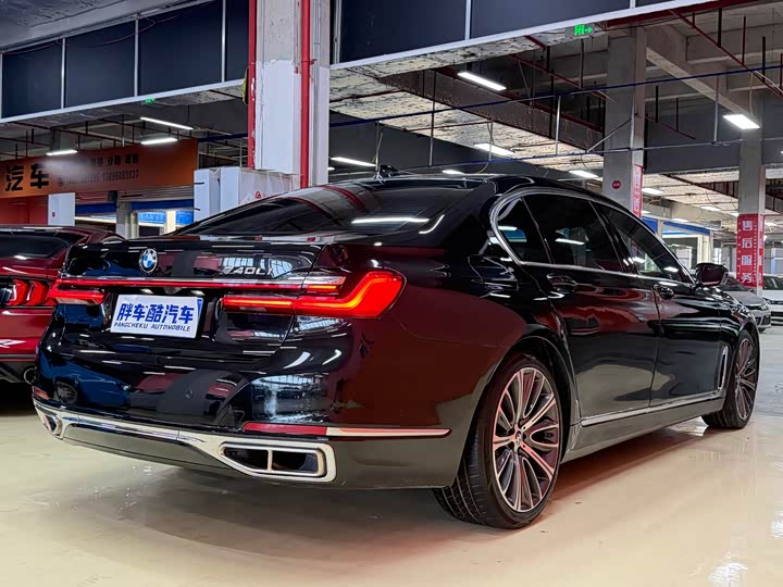 BMW 7 Series 740Li продвинутая люкс-пакет — фото 6