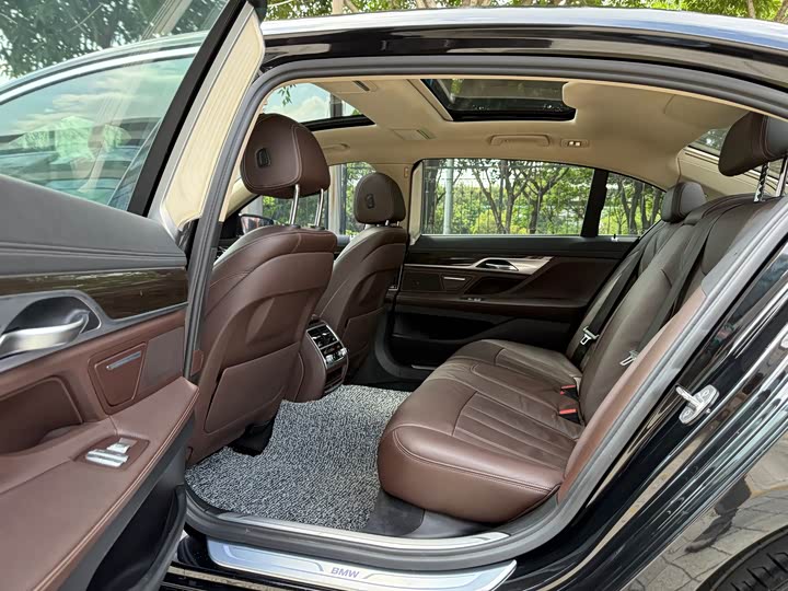 BMW 7 Series 730Li продвинутая — фото 15