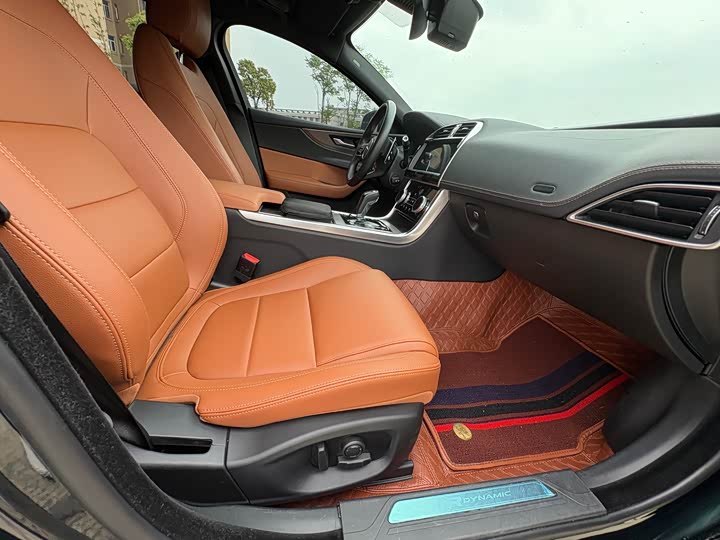 Jaguar XEL 2023 2.0 T 250 PS R-DYNAMIC S — фото 7