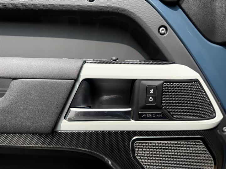 Land Rover Defender — фото 13