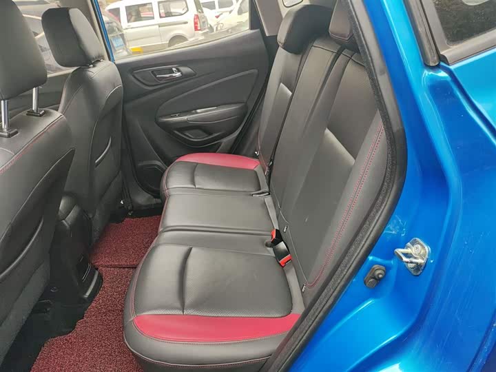 Changan CS15 2016 1.5 L AT — фото 13
