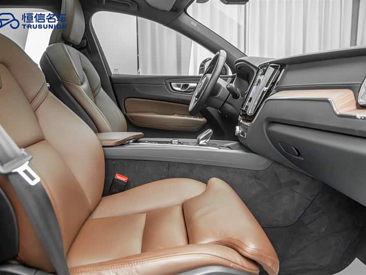 Volvo XC60 2022 B 5 4 WD — фото 15