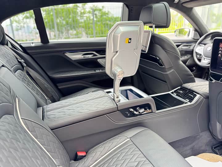 BMW 7-Series 2019 M 760 Li x Drive V 12 — фото 22
