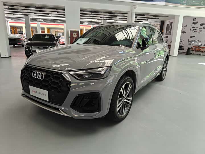 Audi Q5L 2025 40 TFSI — фото 1