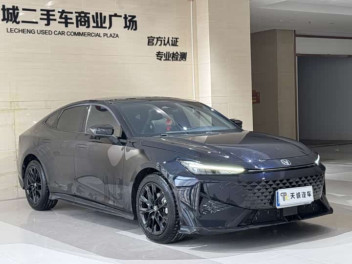 Changan UNI-V 2024 1.5 T Premium — фото 3