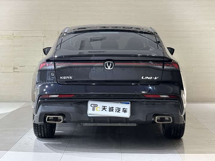 Changan UNI-V 2024 1.5 T Premium — фото 16