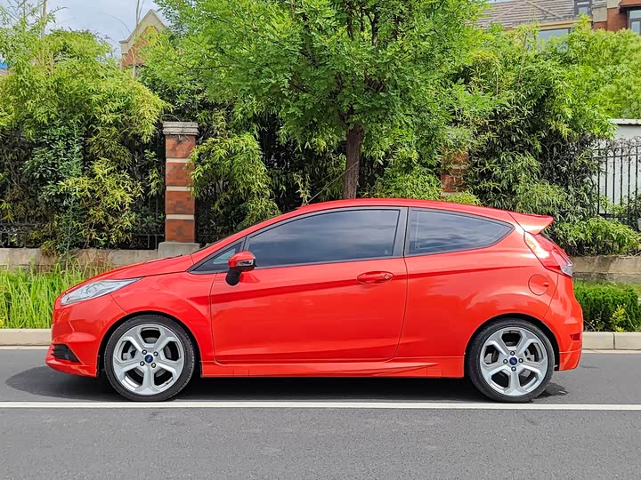 Ford Fiesta — фото 20